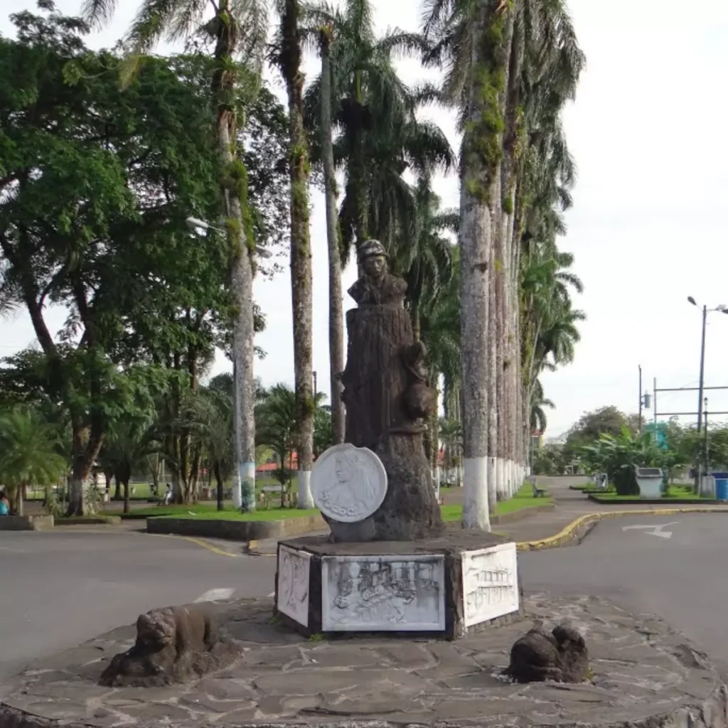 guapiles-parque-monumento-indio